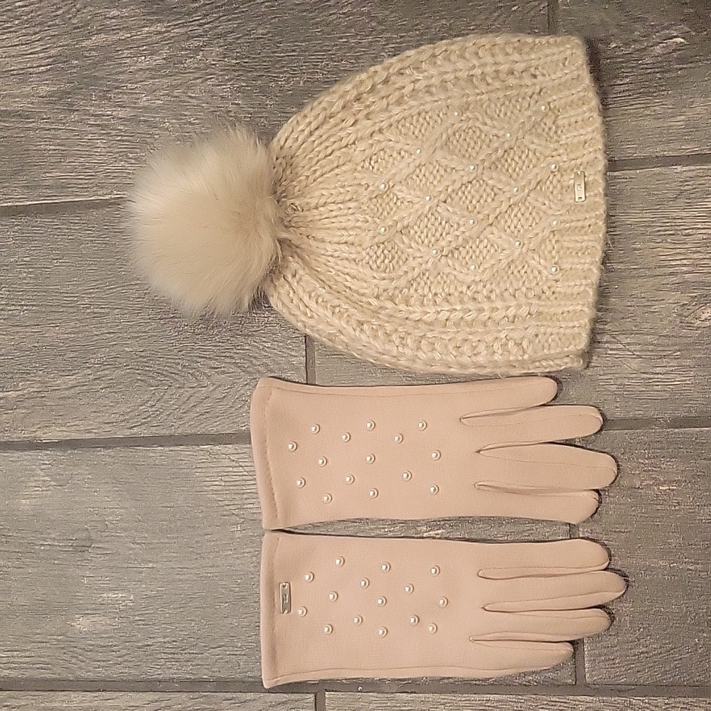 New Without Tags Hat and Glove Set with Pearls